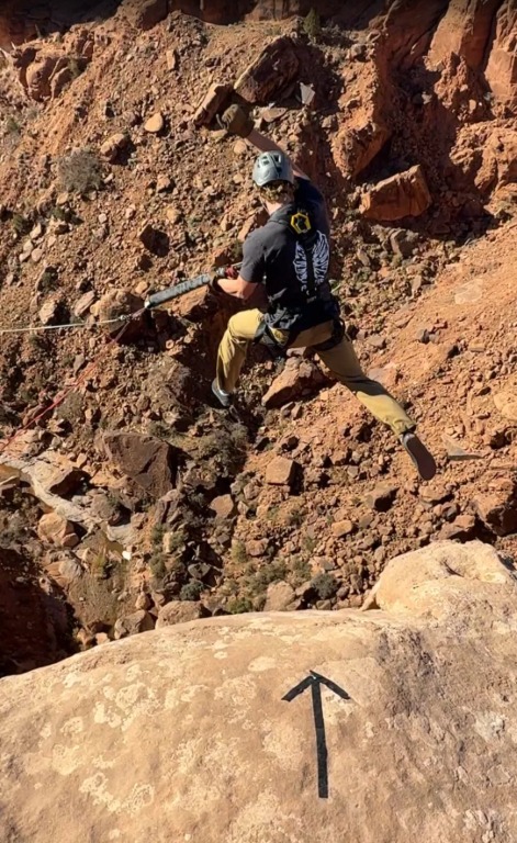 moab-rope-swing-man-jumping